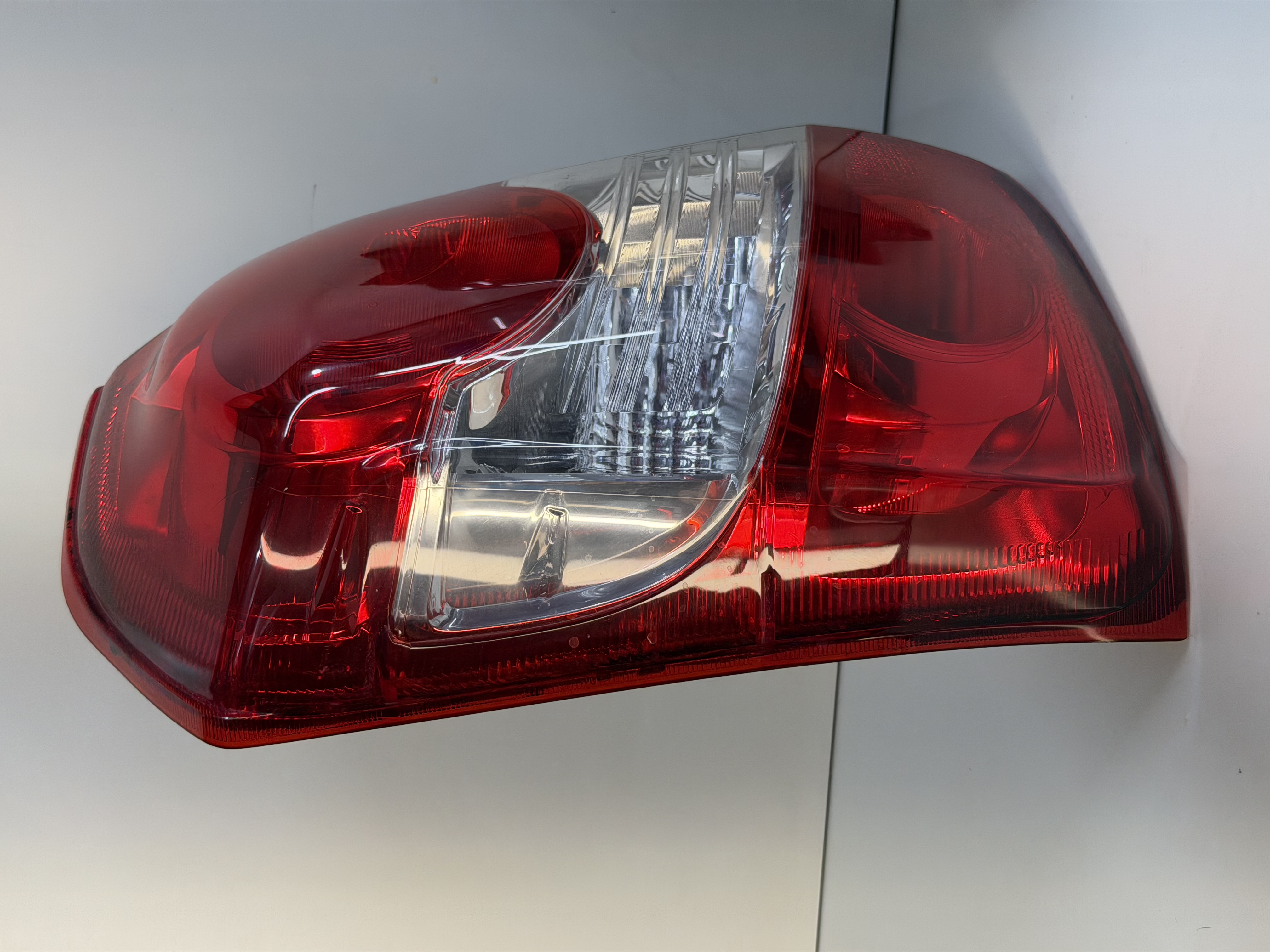 LANTERNA ETIOS HATCH 2013 A 2022 CRISTAL ARTEB ORIGINAL lado esquerdo - foto 3 de 4
