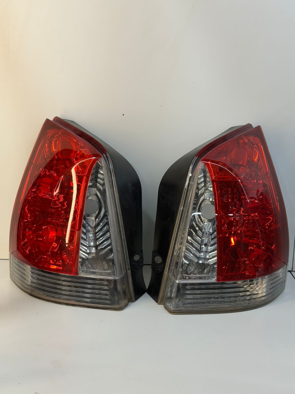 Par Lanterna Traseira Fiat Palio G3 2004 a 2016 Bicolor (Lado Esquerdo e Direito) - foto 1 de 5
