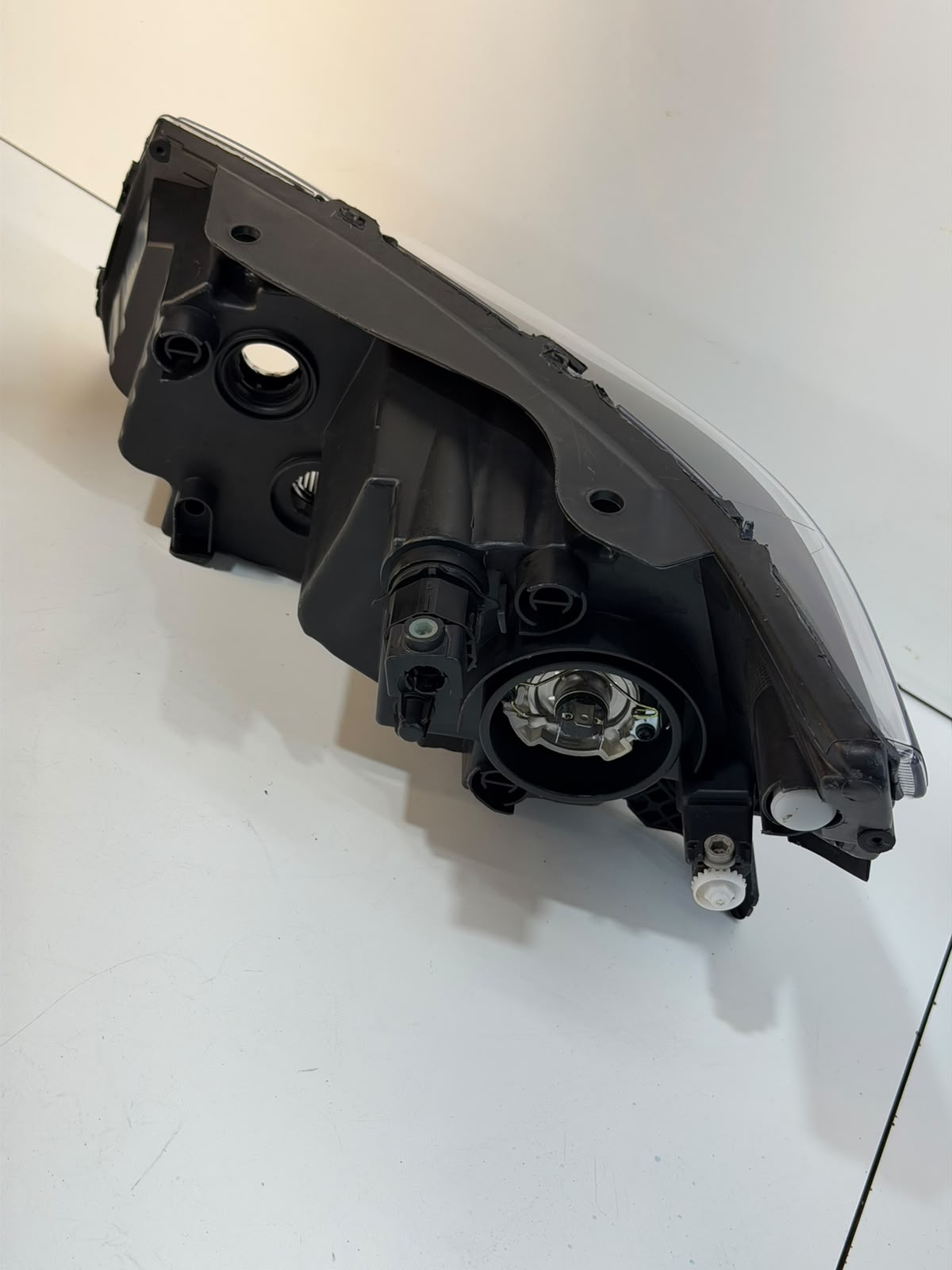Farol Vw Saveiro Robust G9 2024 2025 2026 Friso Preto L.d original - foto 3 de 4
