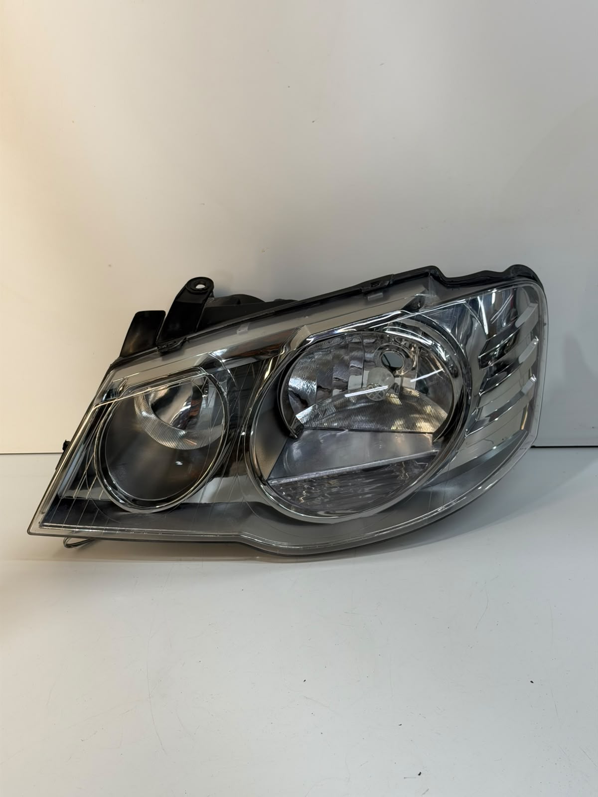 Farol Volkswagen Golf Sportline 2007/2012 Esquerdo Original (Usado) - foto 1 de 4