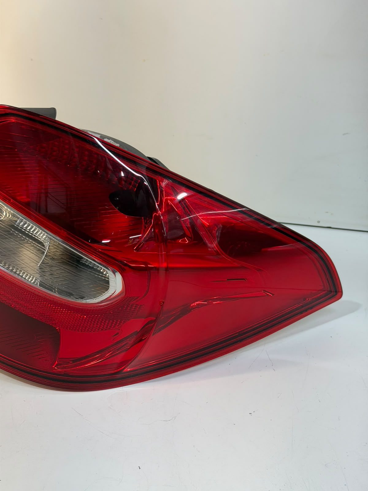 Lanterna Traseira L/d Ka Sedan 2015 A 2018 - foto 2 de 5