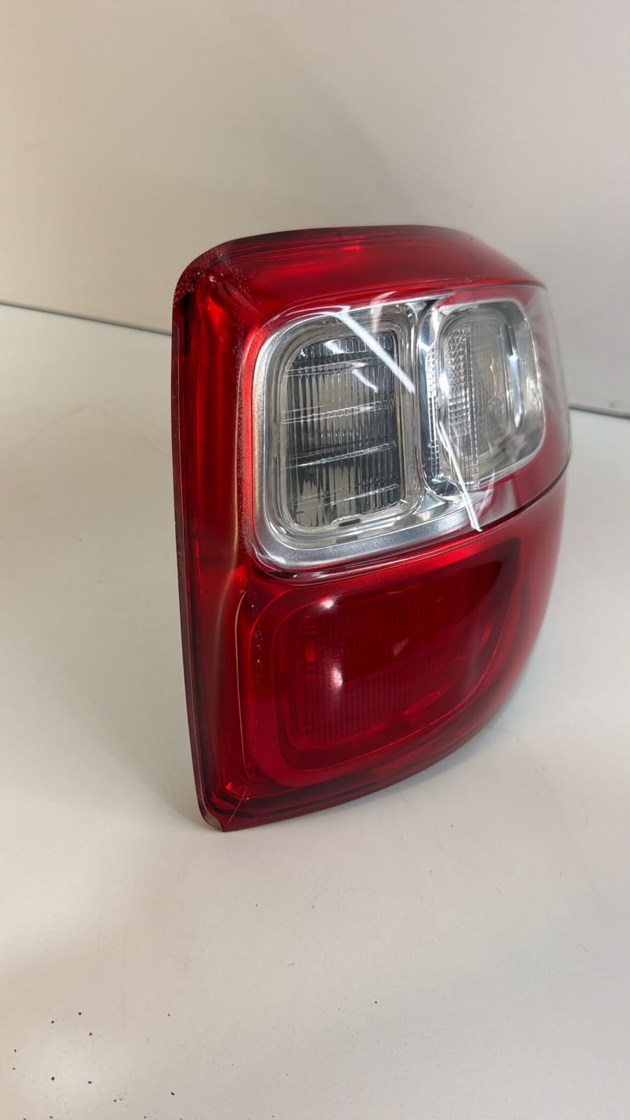 Lanterna Traseira DIREITA Fiat Strada 2014 a 2020 - foto 4 de 4