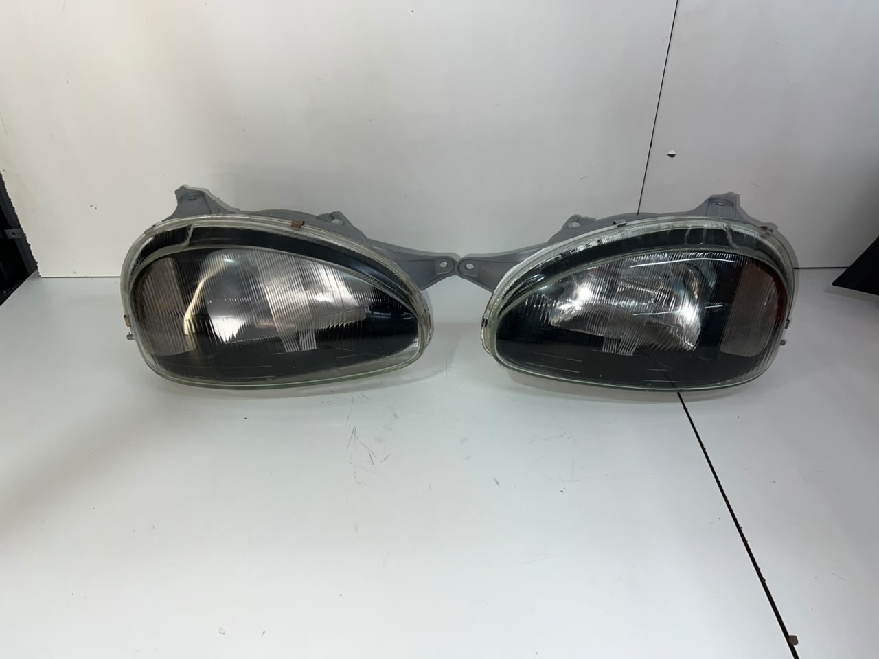 par de farol Corsa Hatch, Sedan, Wagon e Pickup 1994 e 2003 - foto 1 de 2