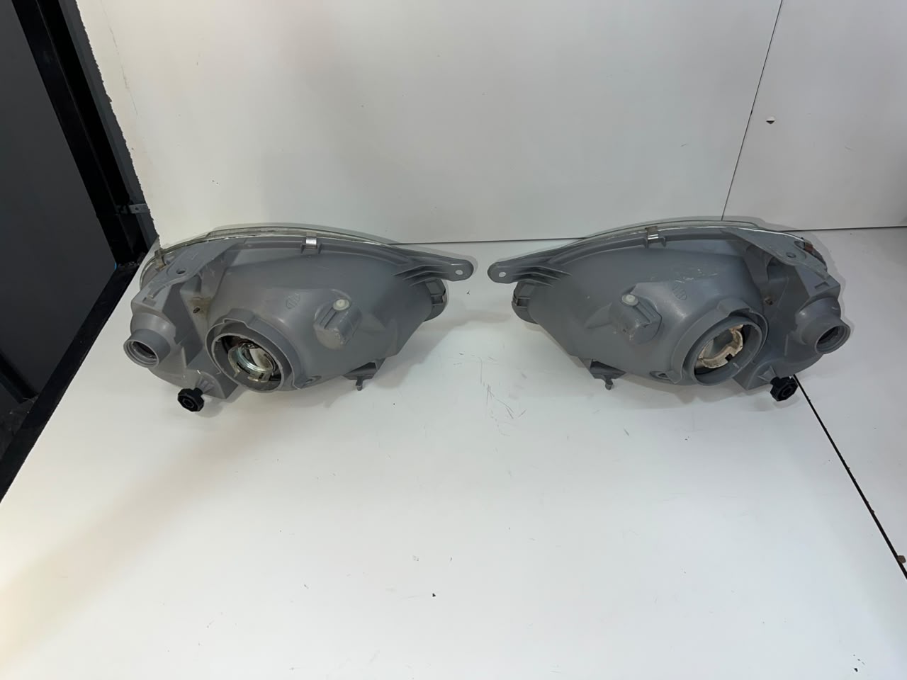 par de farol Corsa Hatch, Sedan, Wagon e Pickup 1994 e 2003 - foto 2 de 2