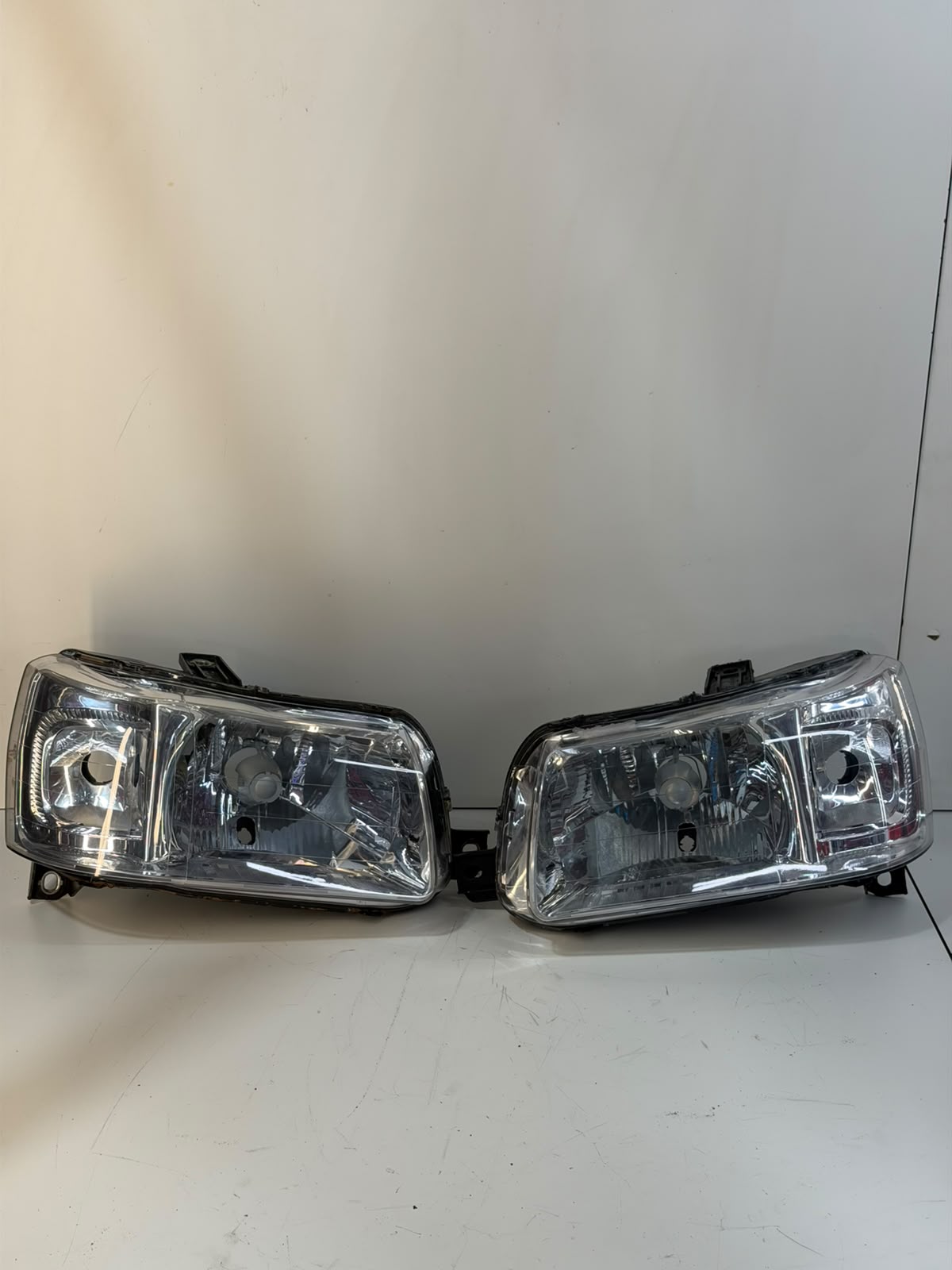 farol Fiat uno Fiorino, 2004 até 2013 original, modelo pit bul, vampirinho - foto 5 de 5
