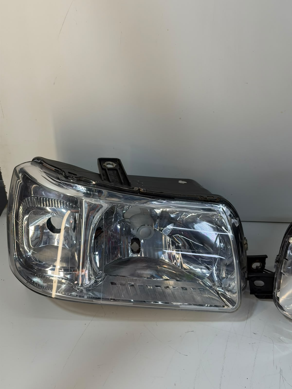 farol Fiat uno Fiorino, 2004 até 2013 original, modelo pit bul, vampirinho - foto 1 de 2