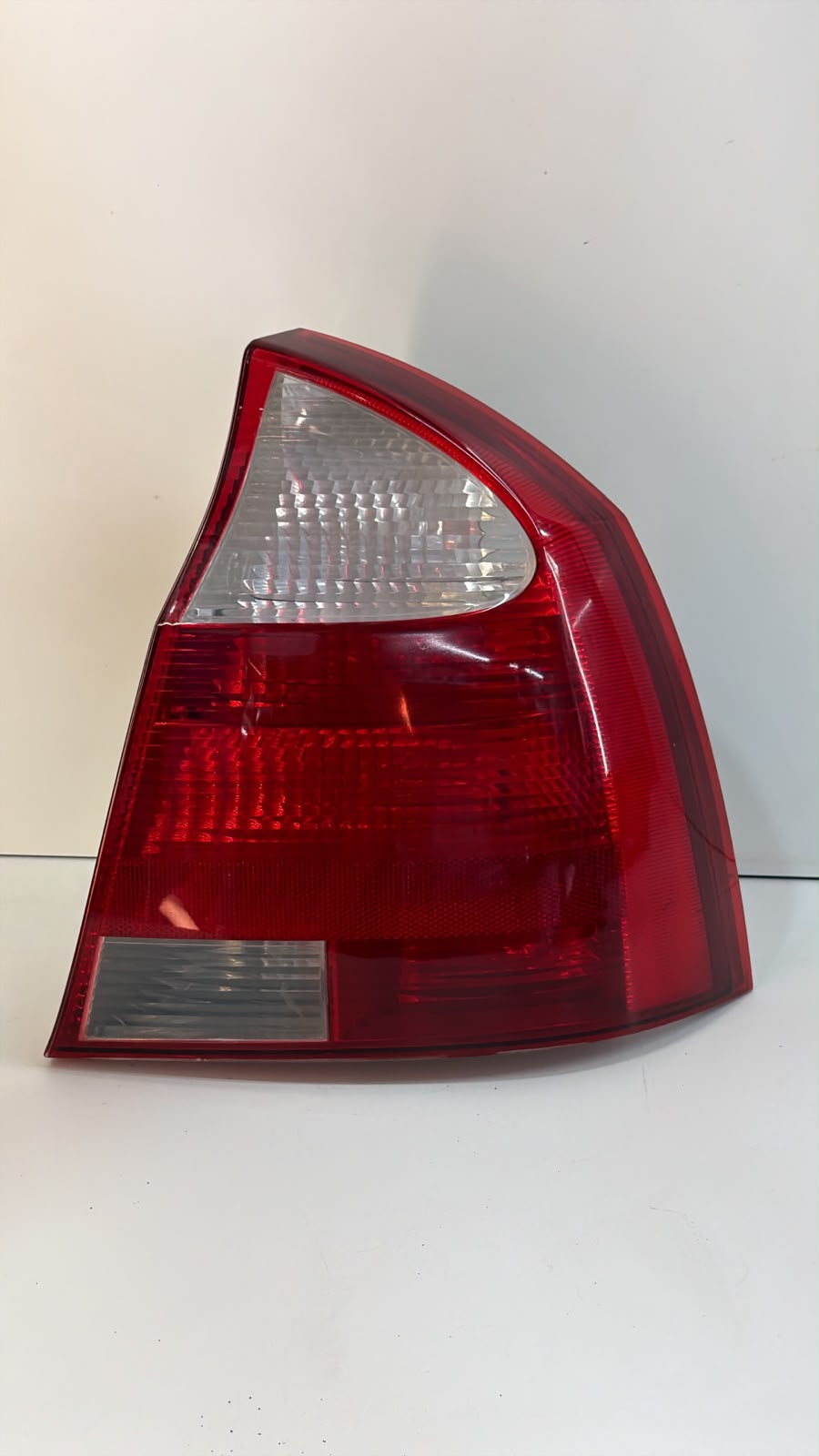 lanterna traseira Chevrolet Corsa Sedan 2003 a 2007. - foto 1 de 5