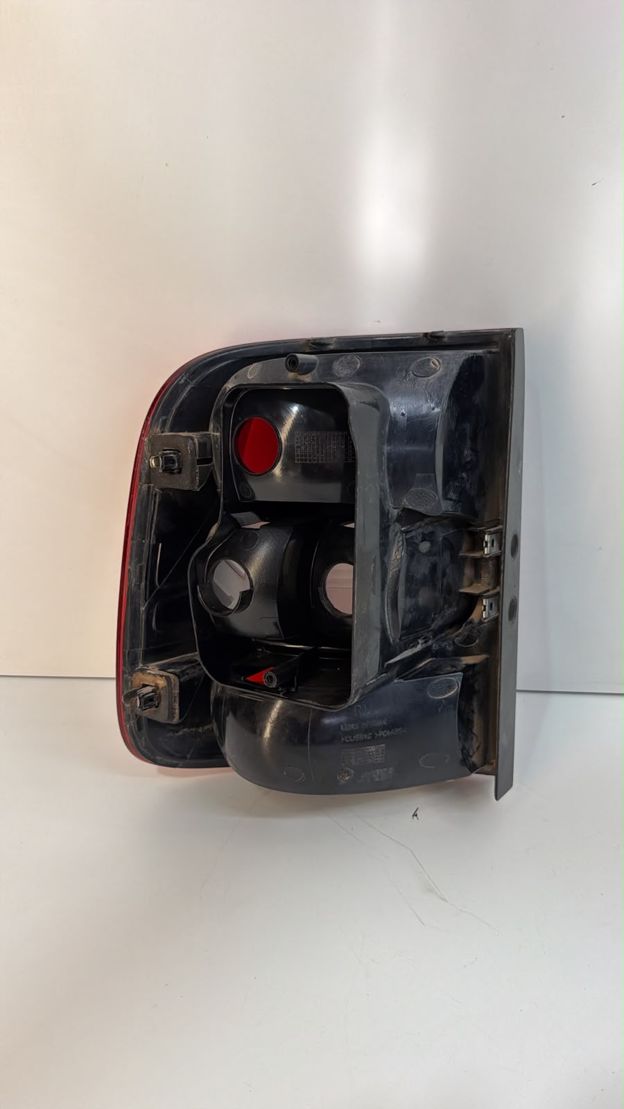 Lanterna traseira direita Volkswagen Saveiro G5/G6 2009 a 2016 - foto 2 de 5