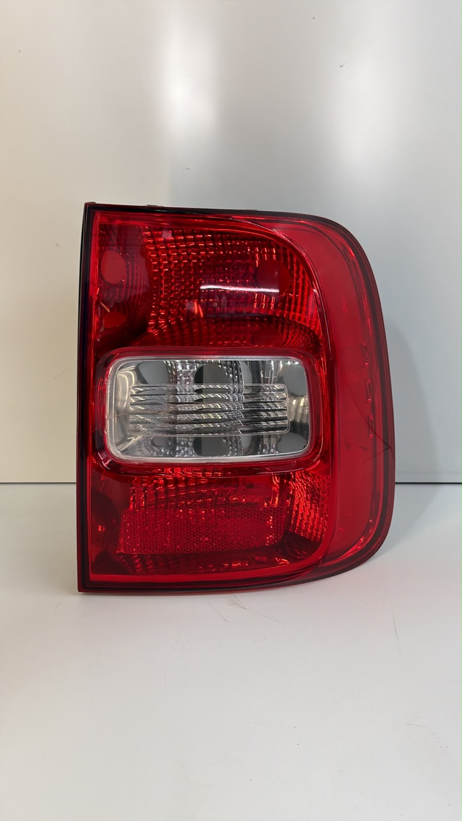 par Lanterna traseira Volkswagen Saveiro G5/G6 2009 a 2016 original - foto 10 de 10
