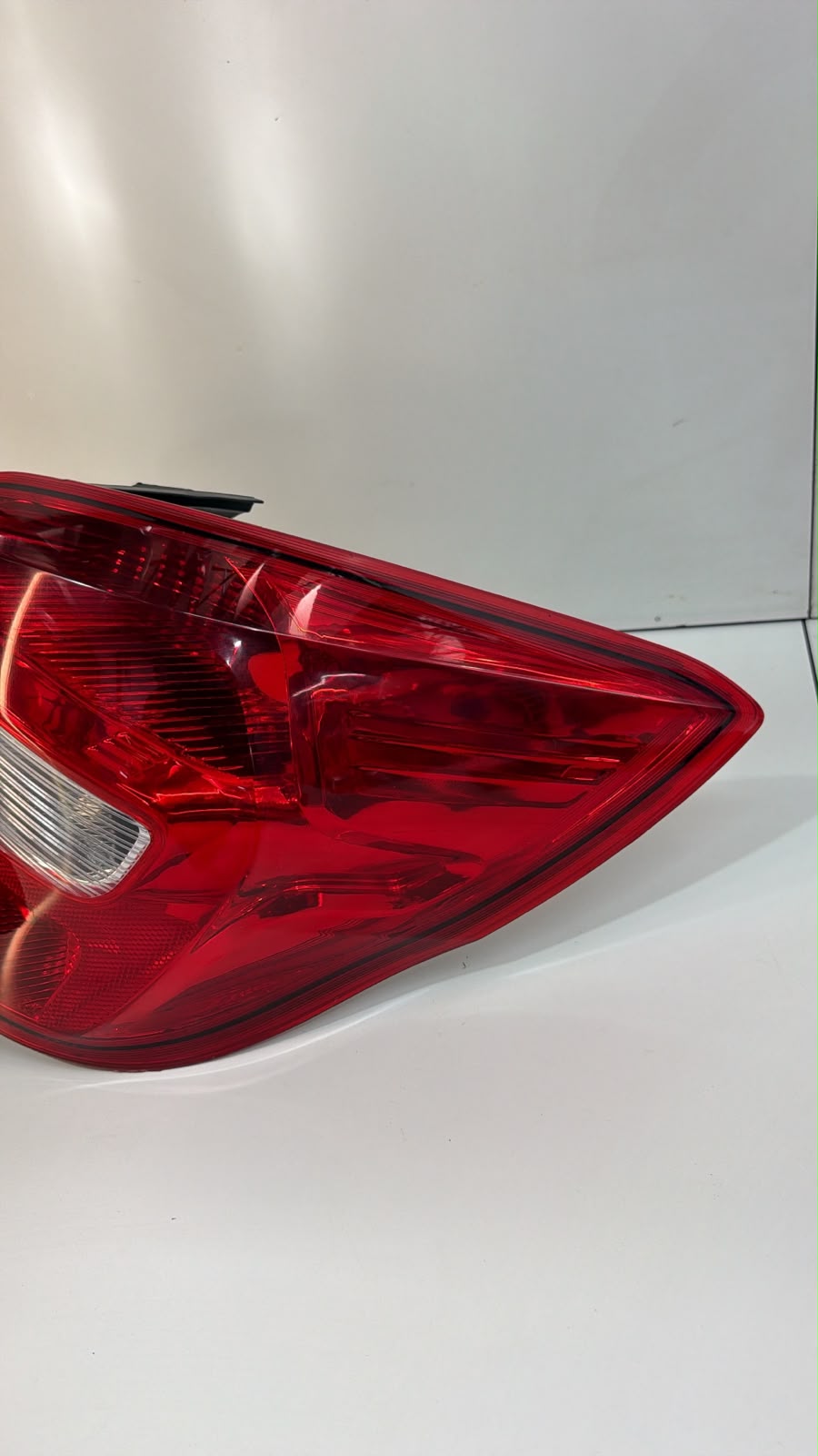 Lanterna Direita Ford Ka Hatch  2014 a 2017 - foto 2 de 4
