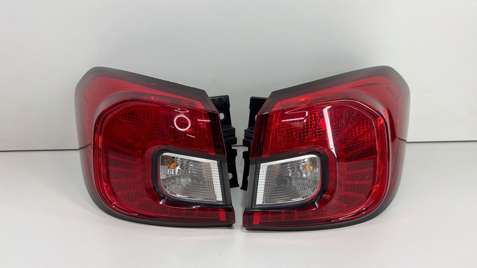 Par Lanterna Traseira Fiat Argo 2017 2018 2019 2020 A 2025 Usado original - foto 1 de 4