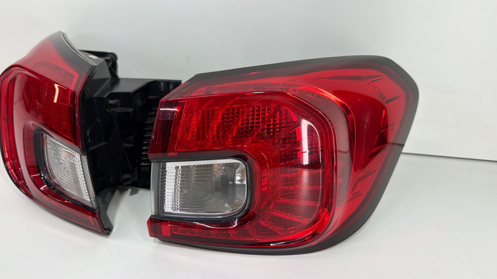 Lanterna Traseira direita Fiat Argo 2017 2018 2019 2020 A 2025 Usado original - foto 1 de 2