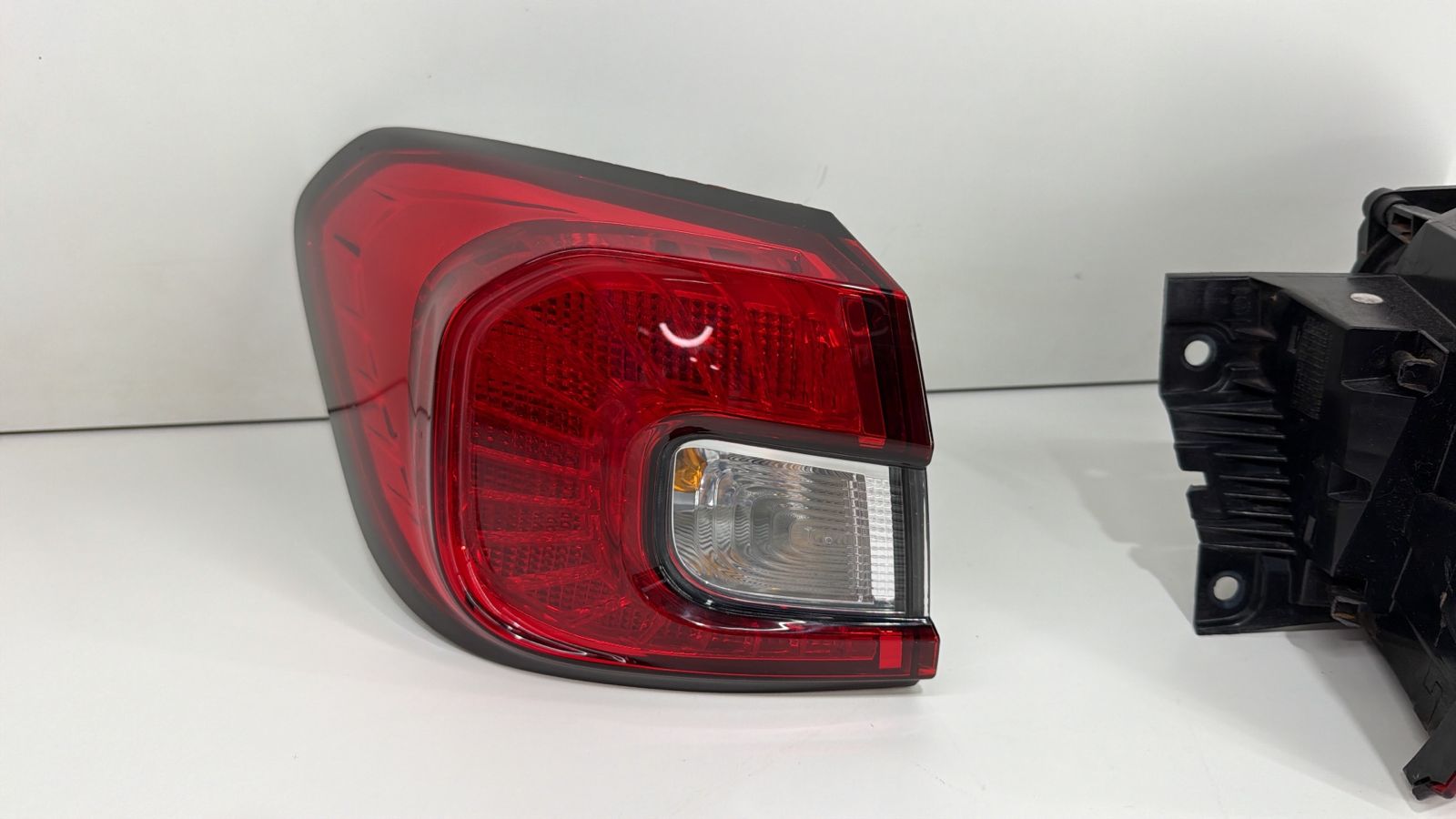 Lanterna Traseira esquerda Fiat Argo 2017 2018 2019 2020 A 2025 Usado original - foto 2 de 2